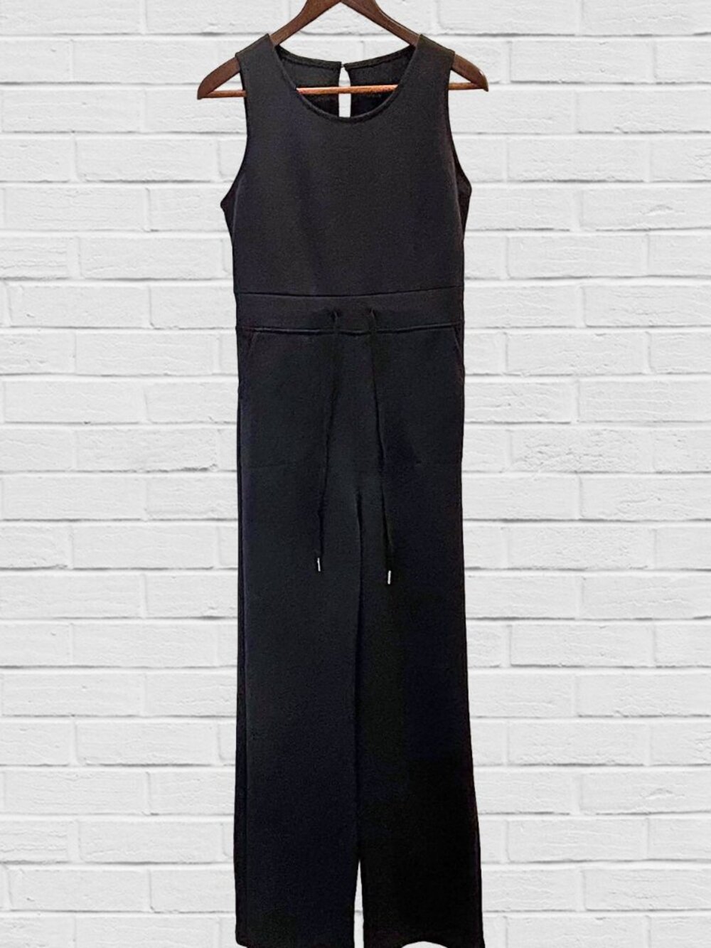 stretchy sleeveless black jumpsuit